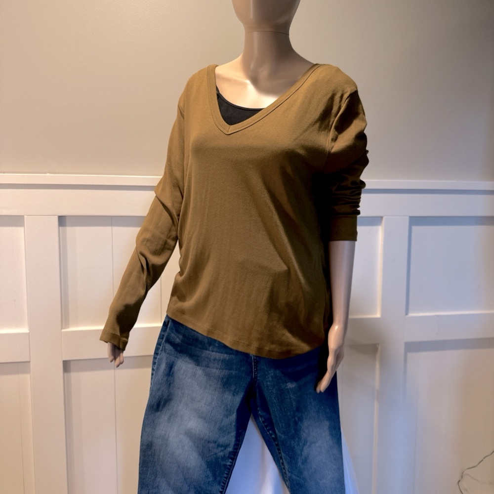 Long sleeve V neck T shirt